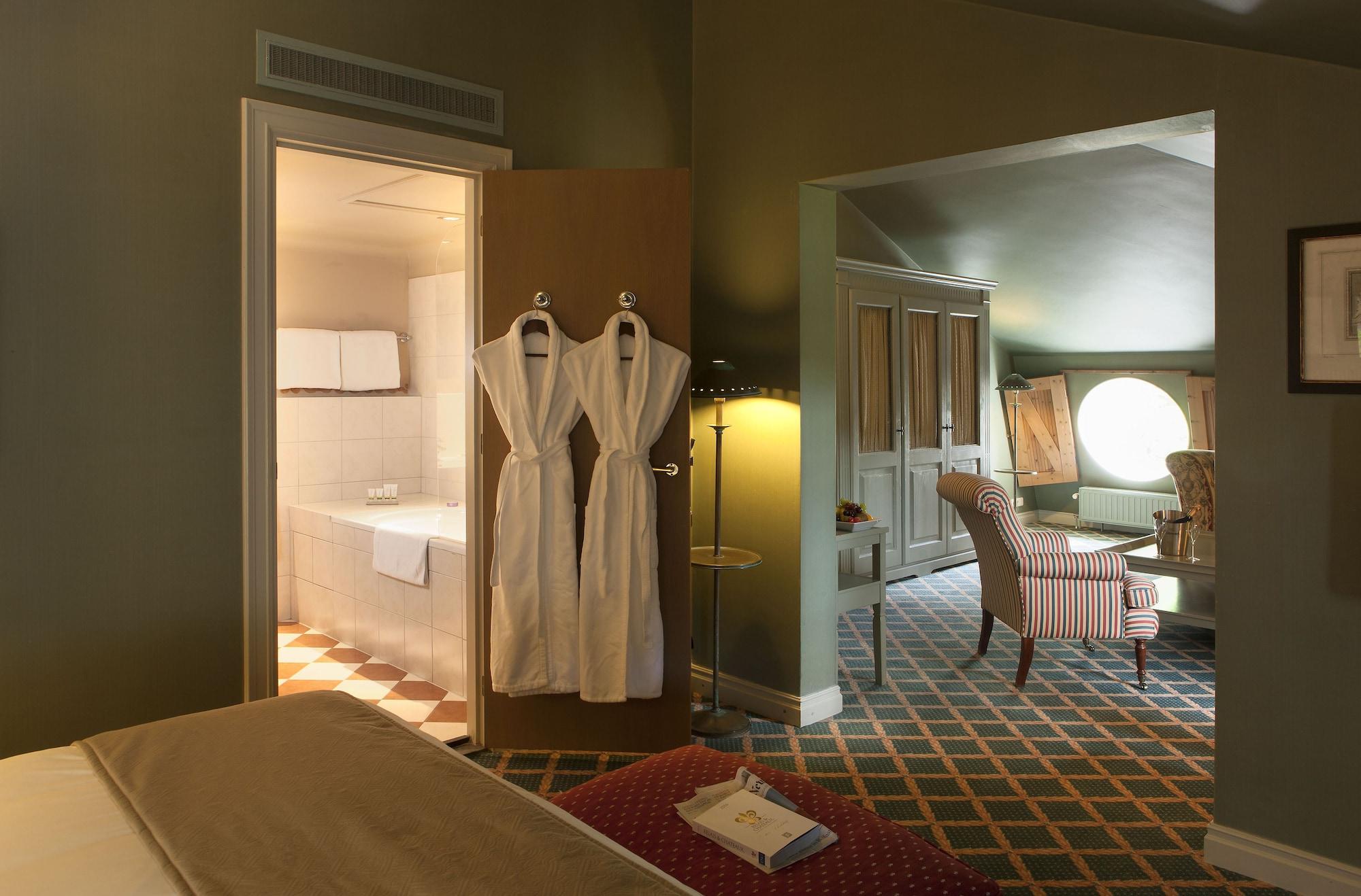 Valkenburg aan de Geul Chateau St Gerlach - Oostwegel Collection, Member Of Relais And Chateaux מראה חיצוני תמונה A suite at the hotel