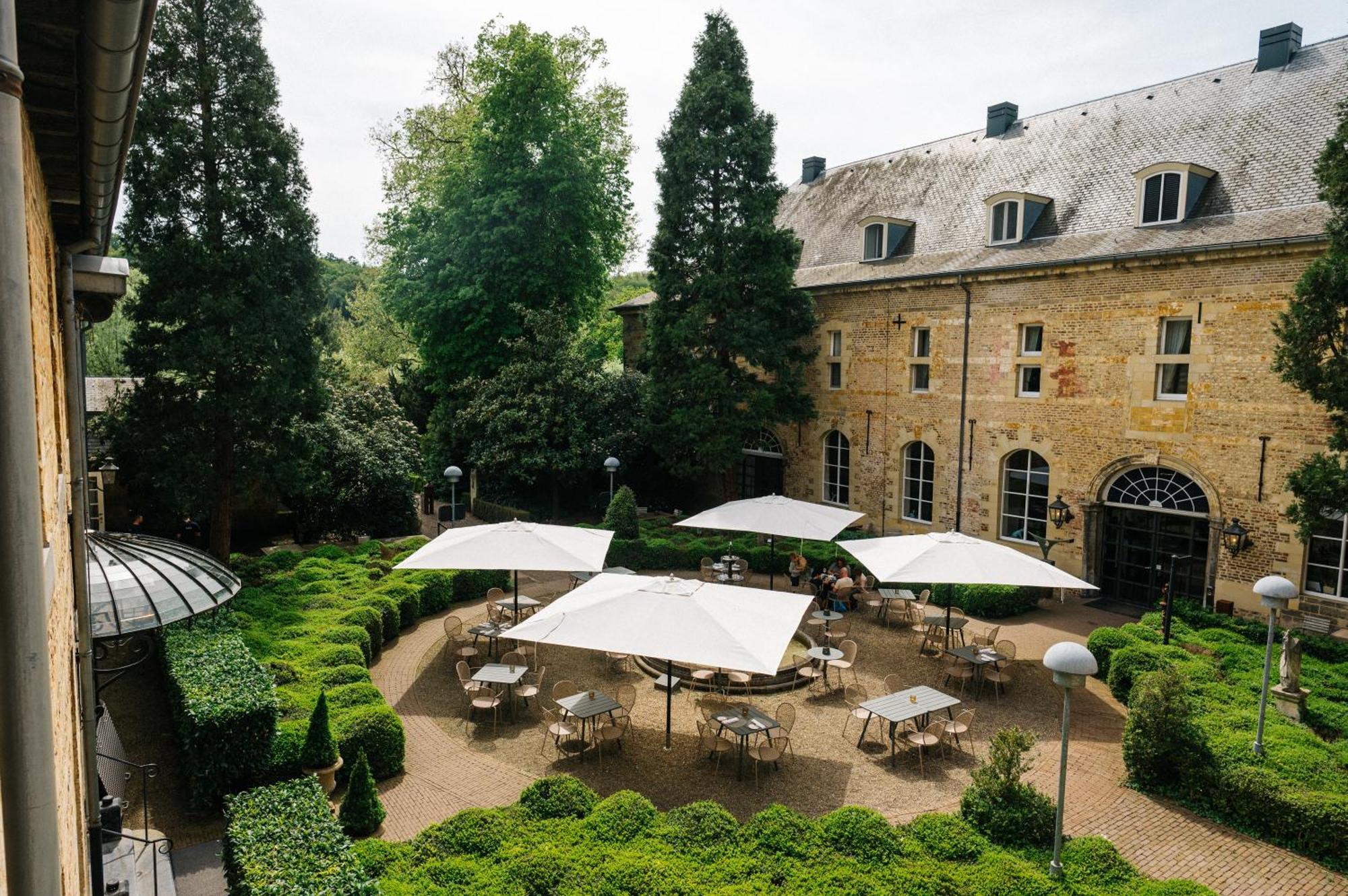 Valkenburg aan de Geul Chateau St Gerlach - Oostwegel Collection, Member Of Relais And Chateaux מראה חיצוני תמונה The courtyard of the museum